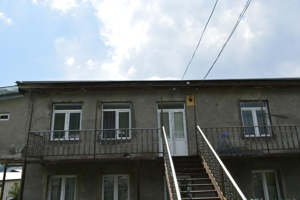 Hotel Zaza'S House Kazbegi Exterior foto